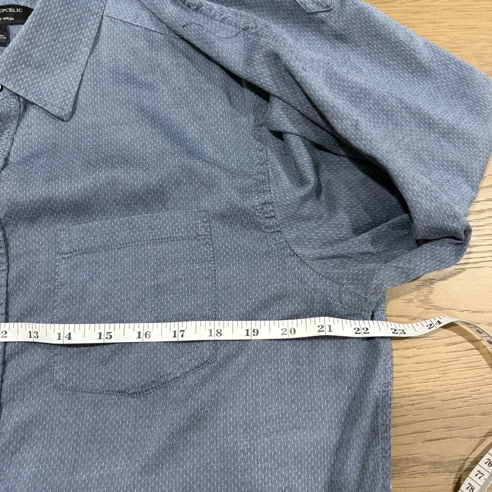 Banana Republic Medium Stretch Soft-Wash Textured Button Up Shirt Casual‎ Smart
